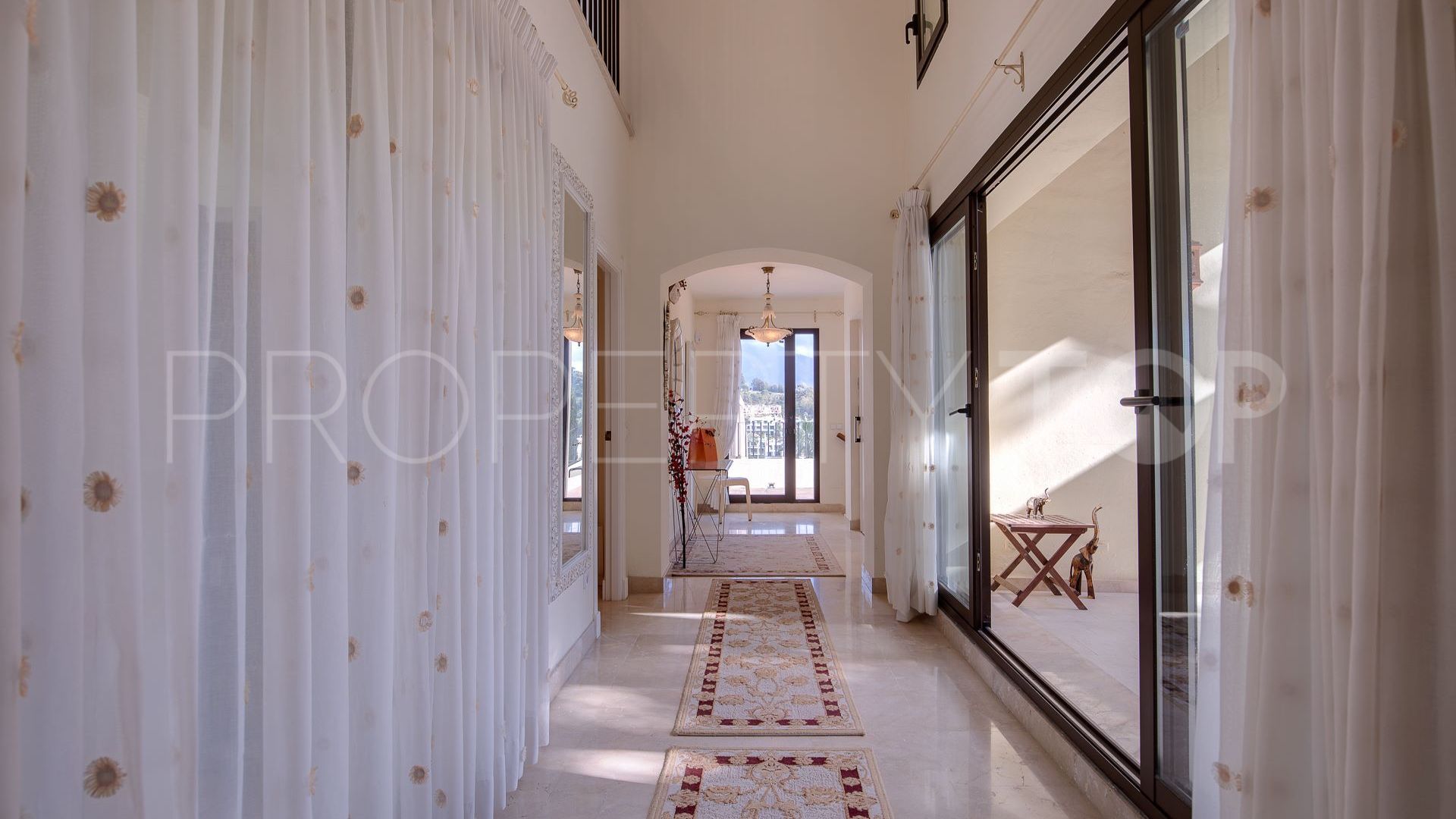 Buy Benahavis 3 bedrooms villa