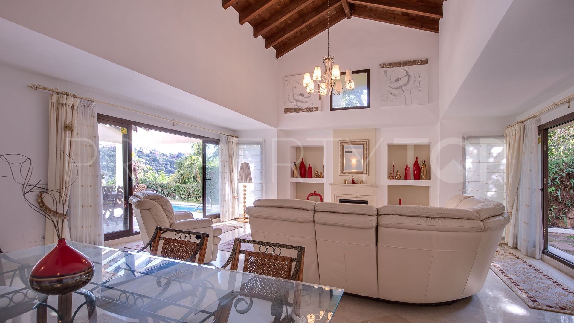 Villa en venta en Benahavis con 3 dormitorios