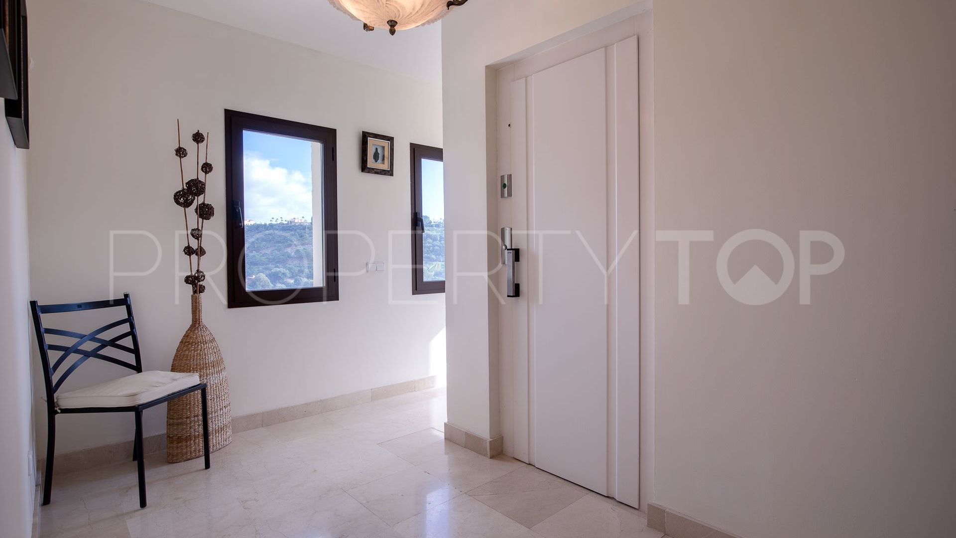 Villa en venta en Benahavis con 3 dormitorios