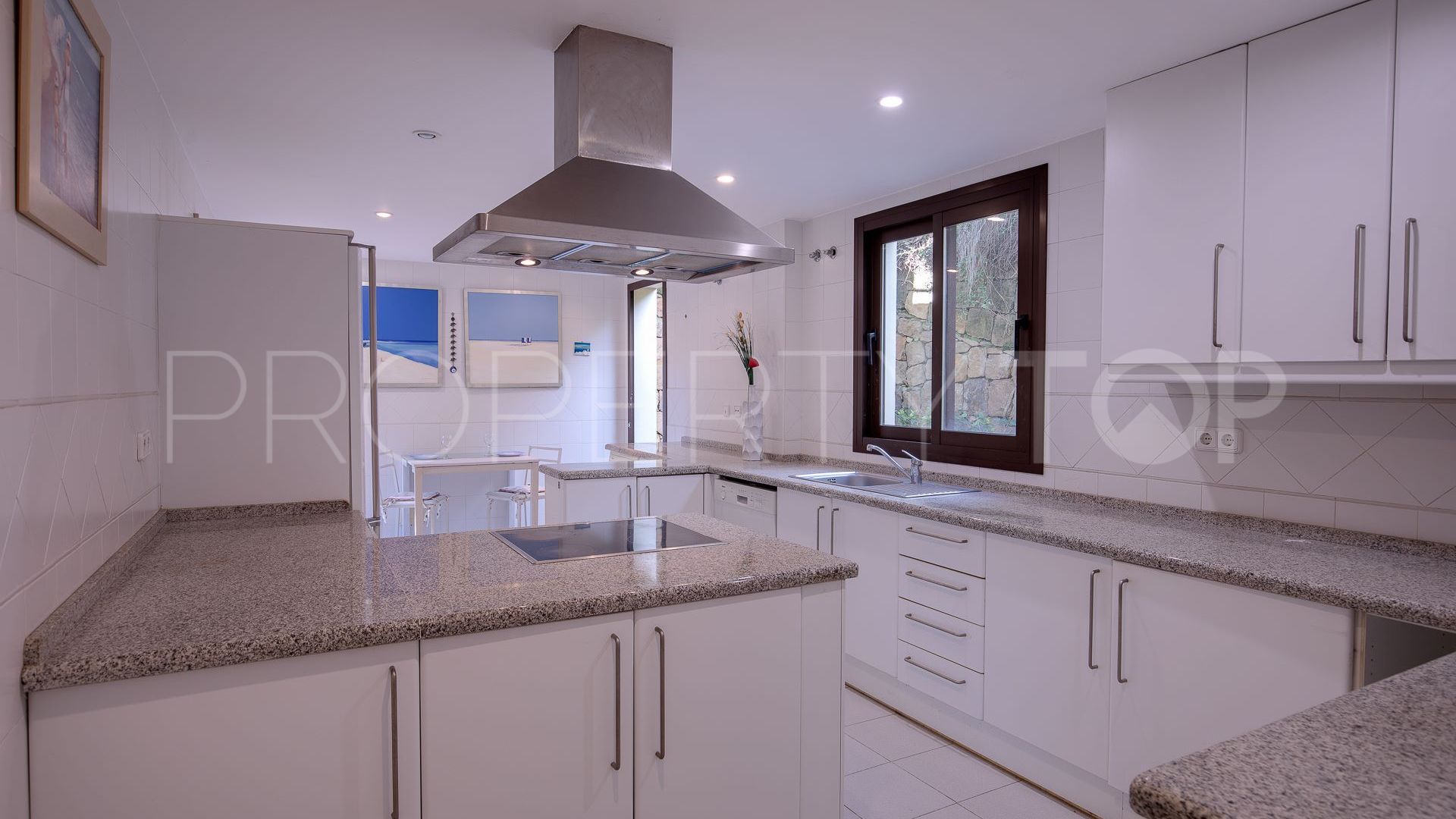 Villa en venta en Benahavis con 3 dormitorios