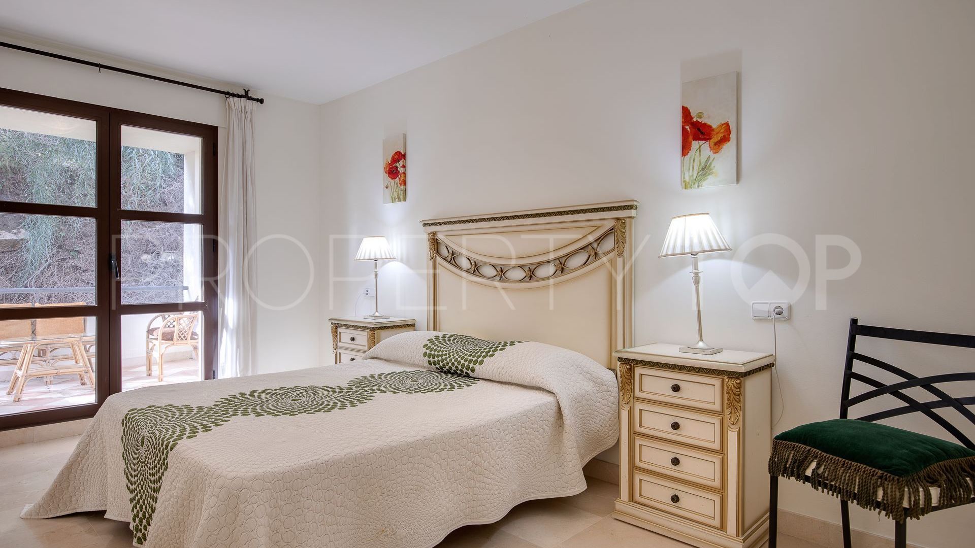 Buy Benahavis 3 bedrooms villa