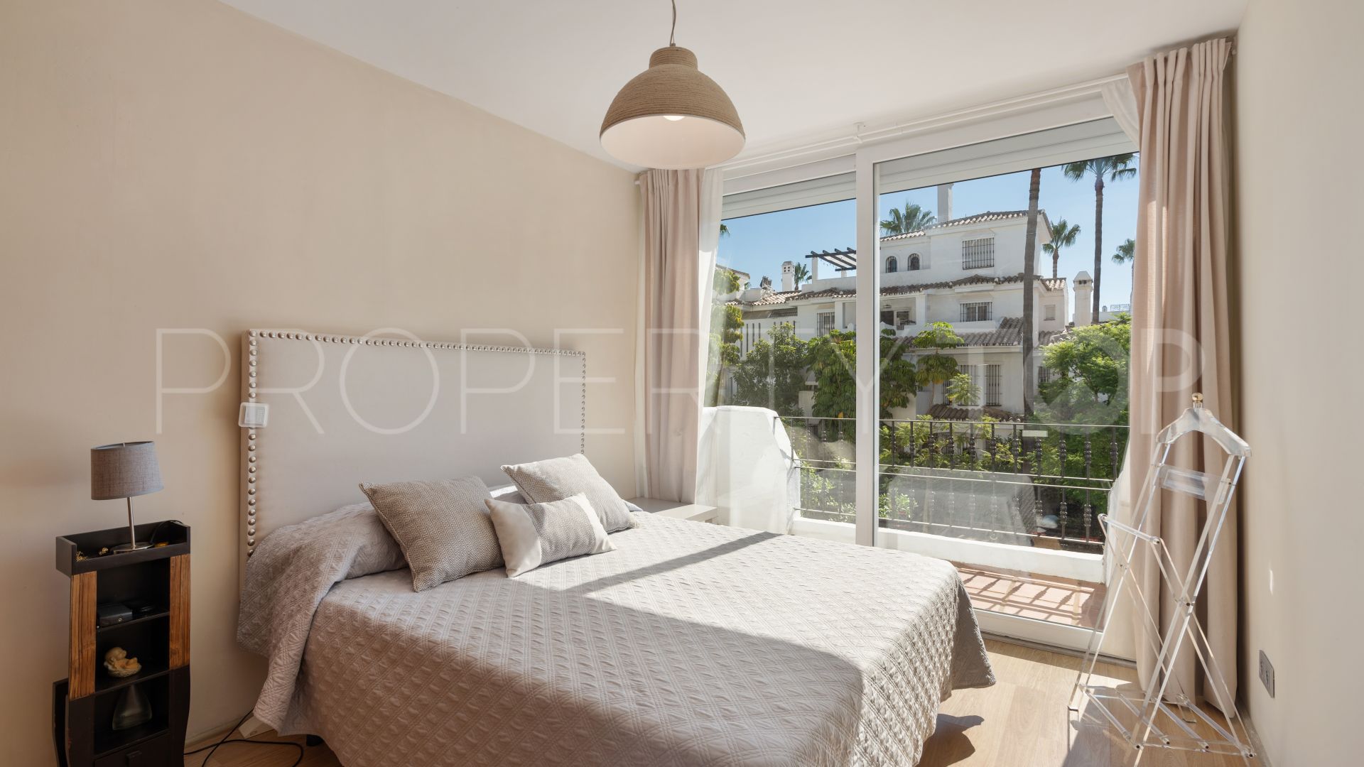 For sale Nueva Andalucia town house with 4 bedrooms