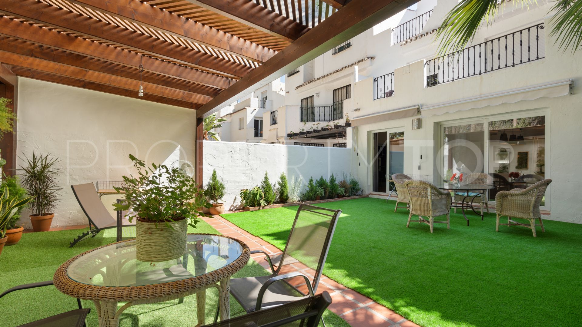 For sale Nueva Andalucia town house with 4 bedrooms