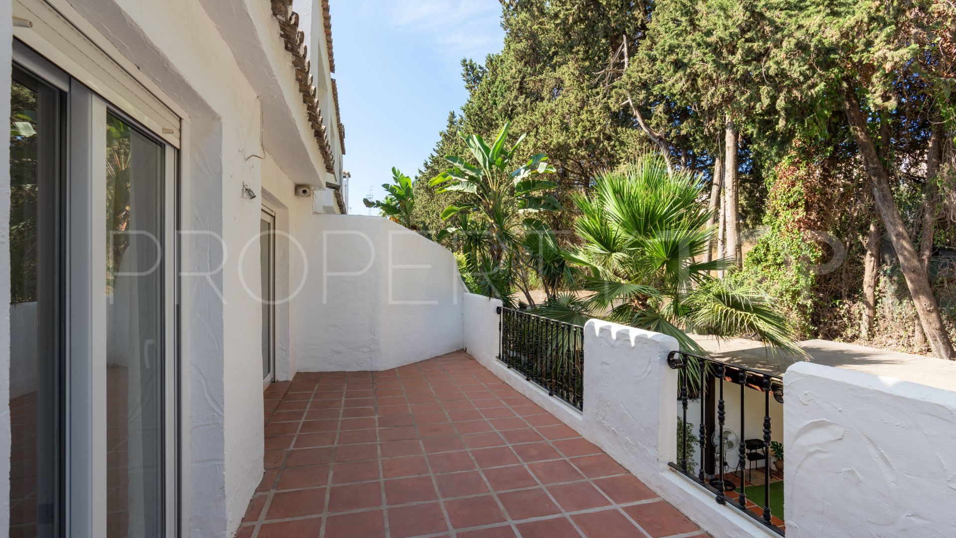 For sale Nueva Andalucia town house with 4 bedrooms