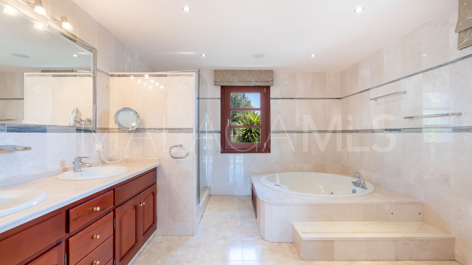 Villa for sale in Valtocado