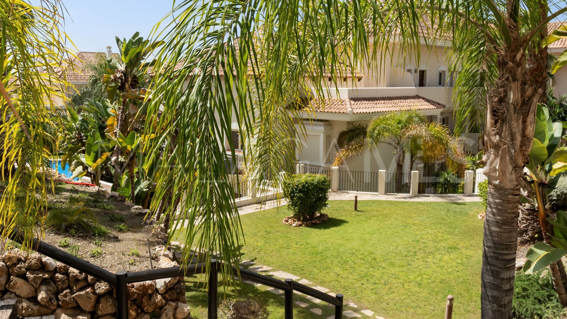 Lägenhet for sale in Nueva Andalucia