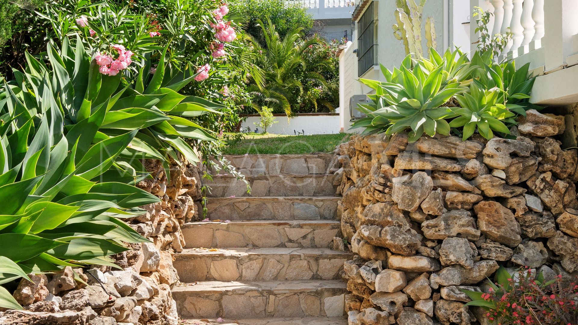 Sierrezuela villa for sale