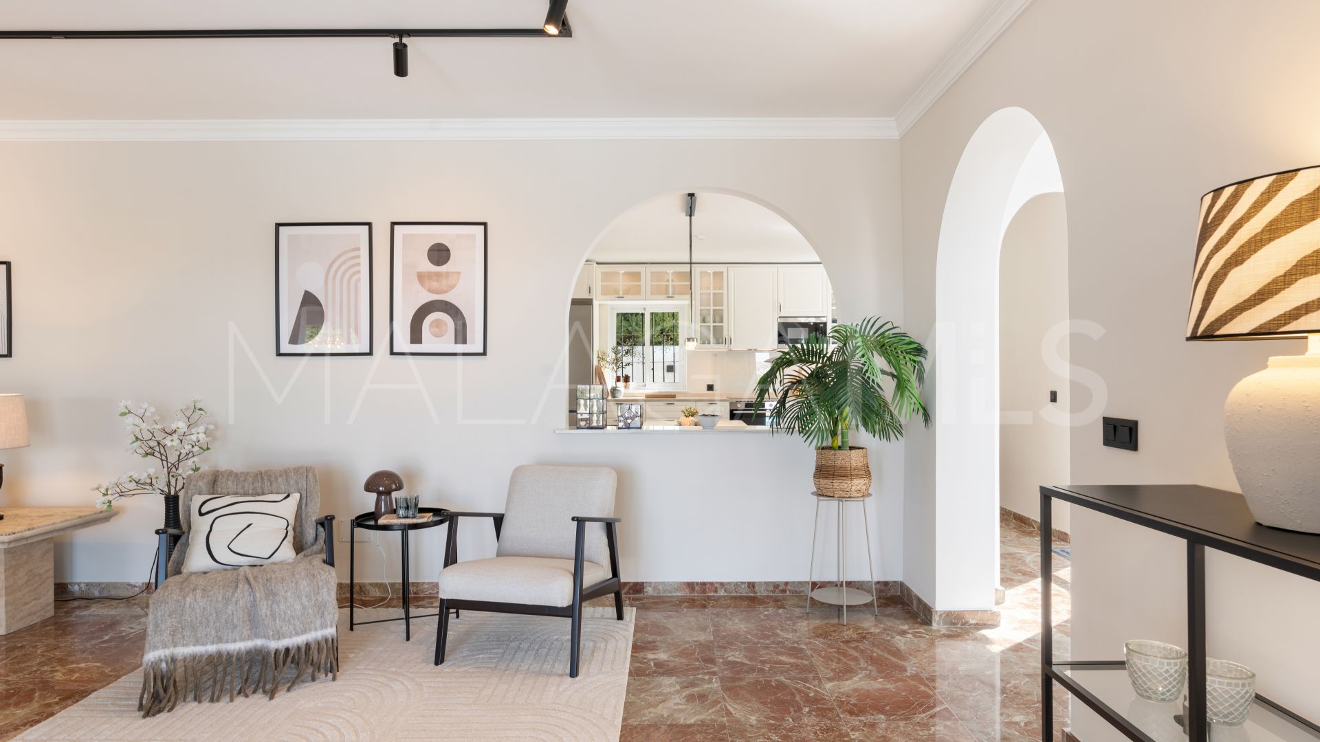 Sierrezuela villa for sale