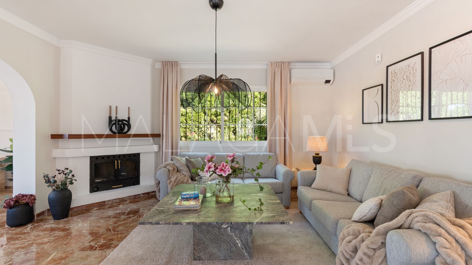Sierrezuela villa for sale