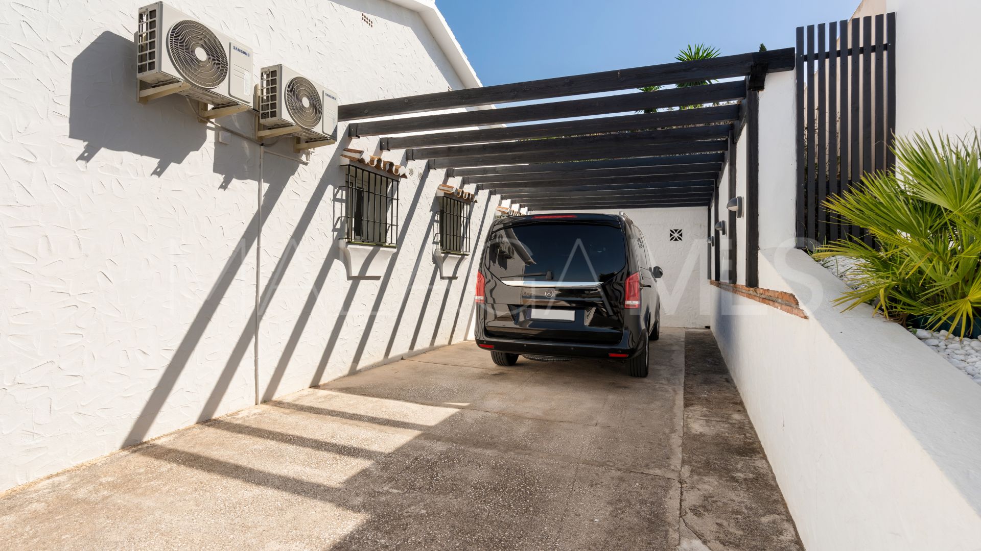Sierrezuela villa for sale