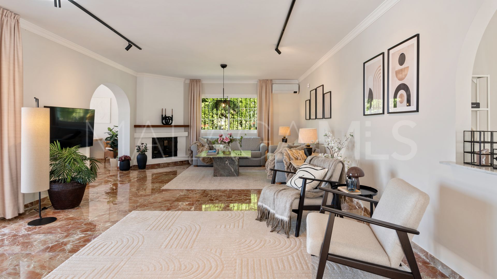Sierrezuela villa for sale