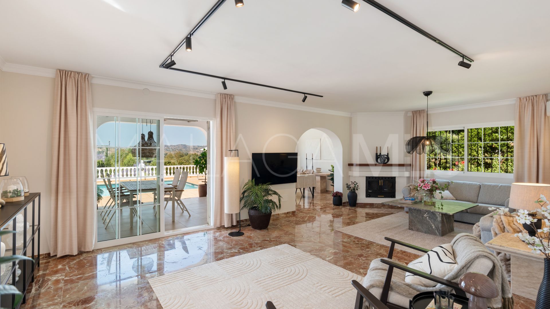 Sierrezuela villa for sale
