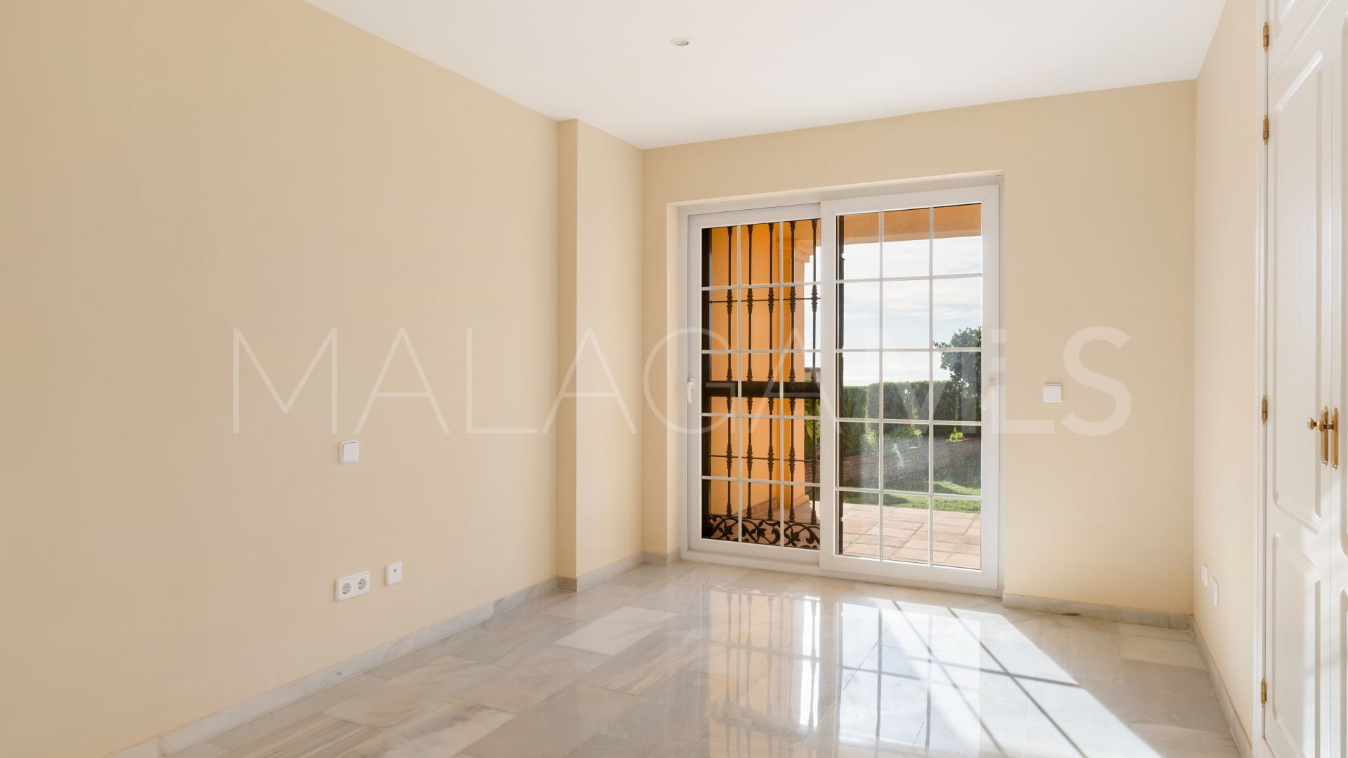 Villa for sale in Benalmadena