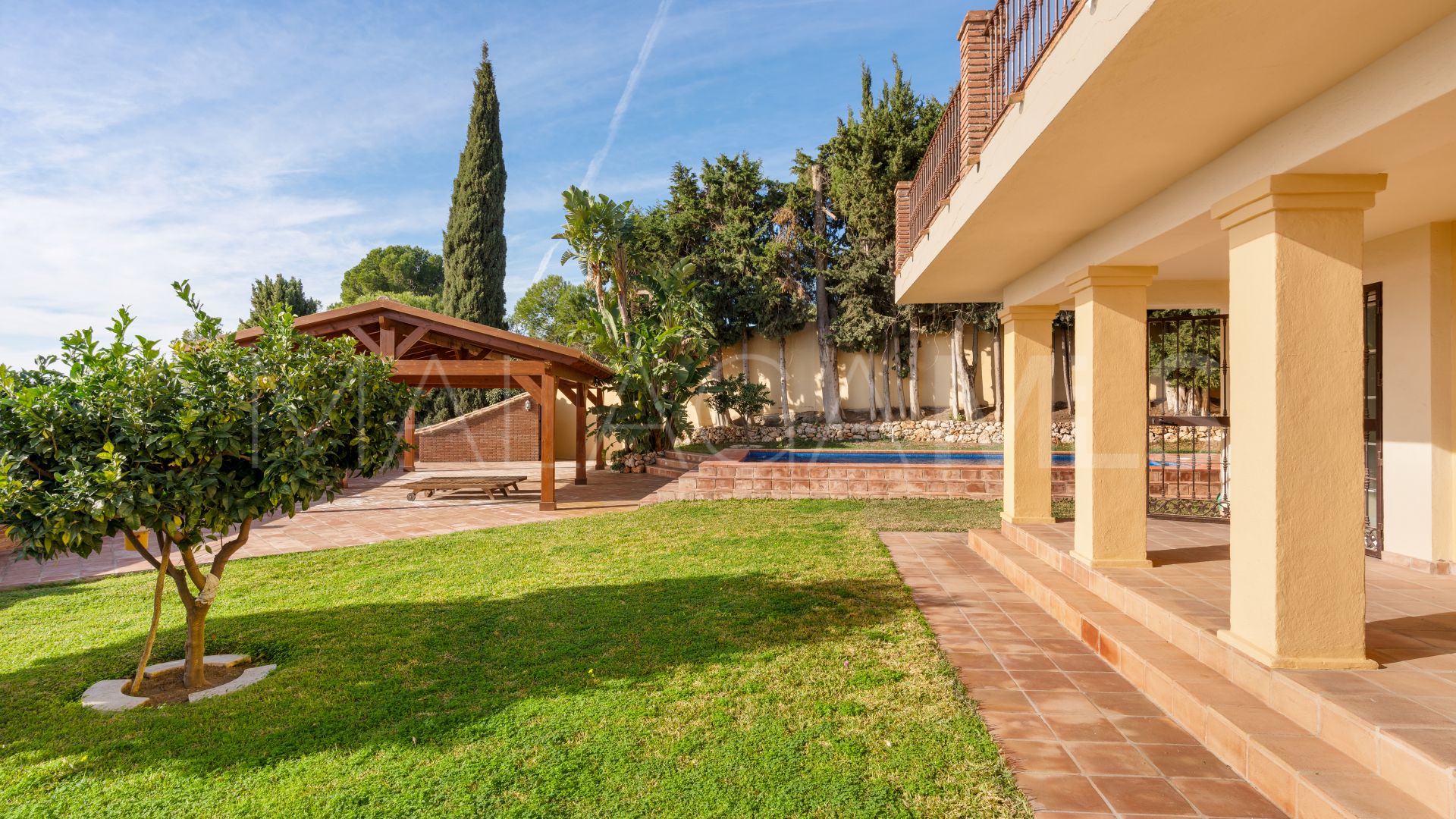 Villa for sale in Benalmadena