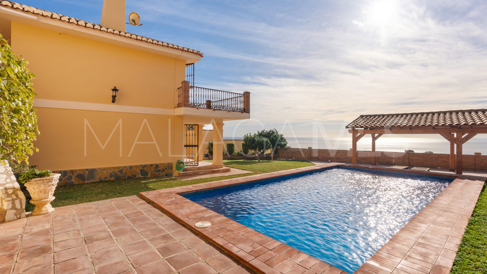 Villa for sale in Benalmadena