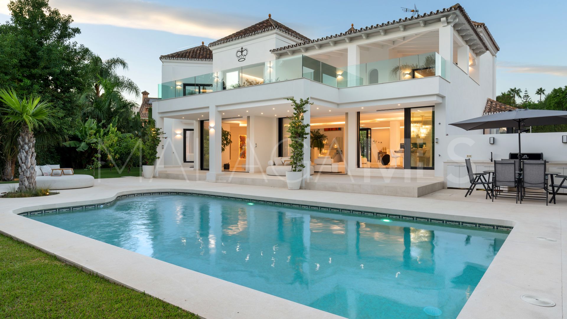 For sale villa with 5 bedrooms in Marbella City