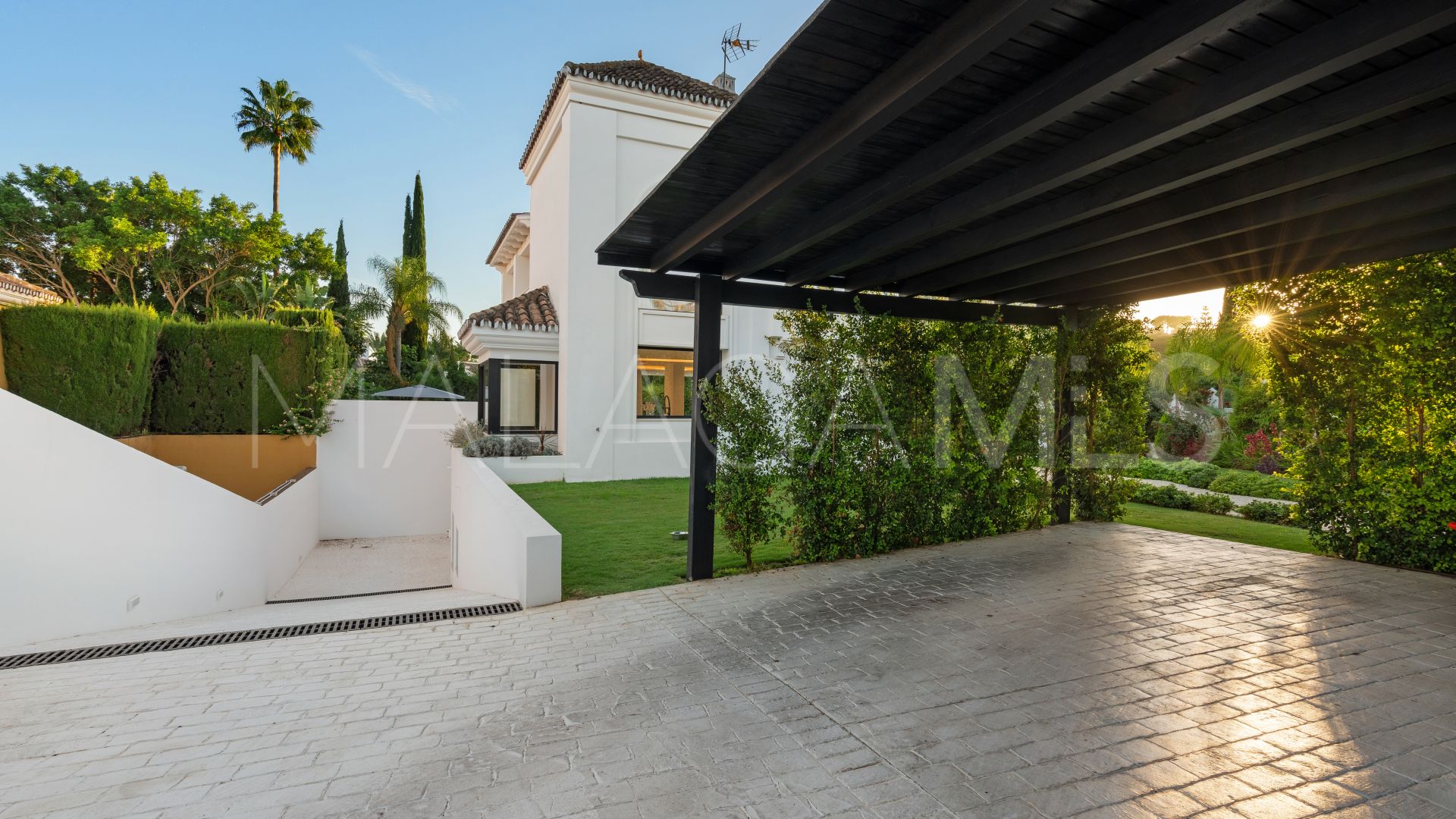 For sale villa with 5 bedrooms in Marbella City