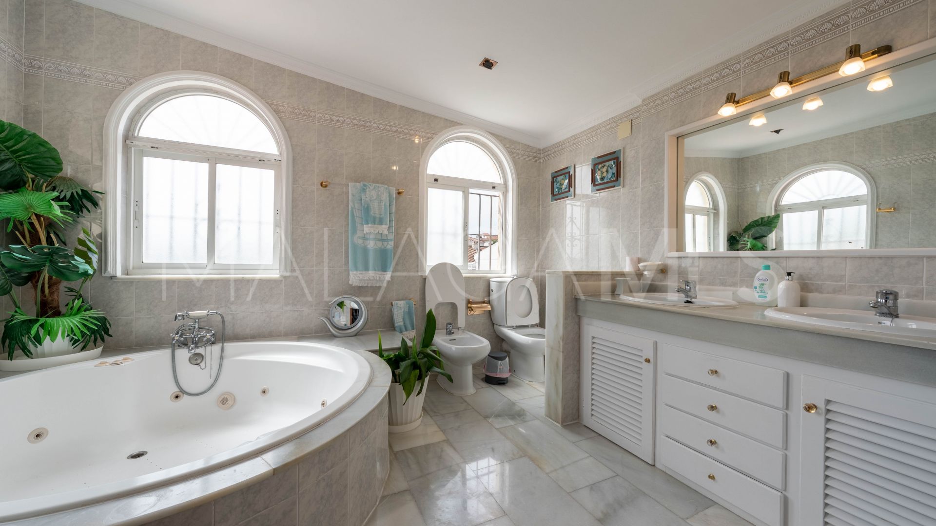 Villa for sale in El Coto with 4 bedrooms