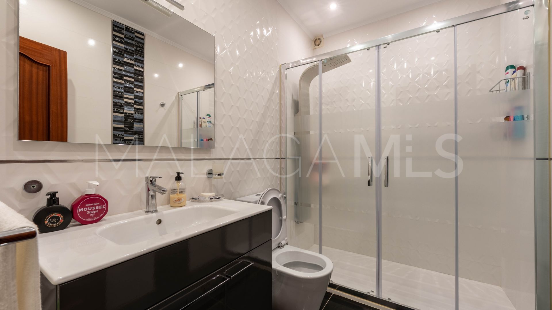 Villa for sale in El Coto with 4 bedrooms
