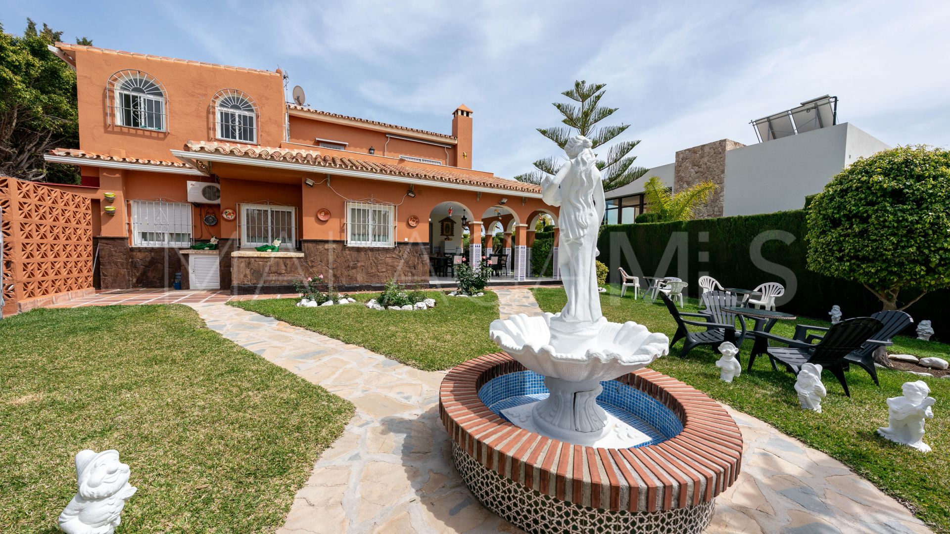Villa for sale in El Coto with 4 bedrooms
