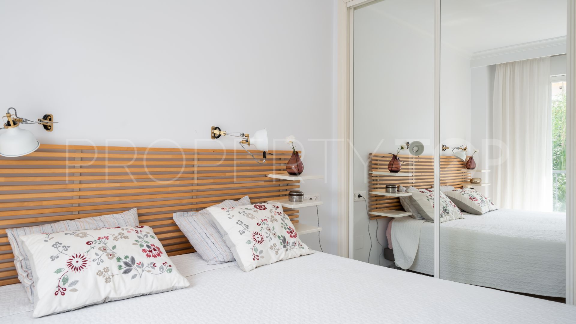 Comprar apartamento de 2 dormitorios en Nueva Andalucia