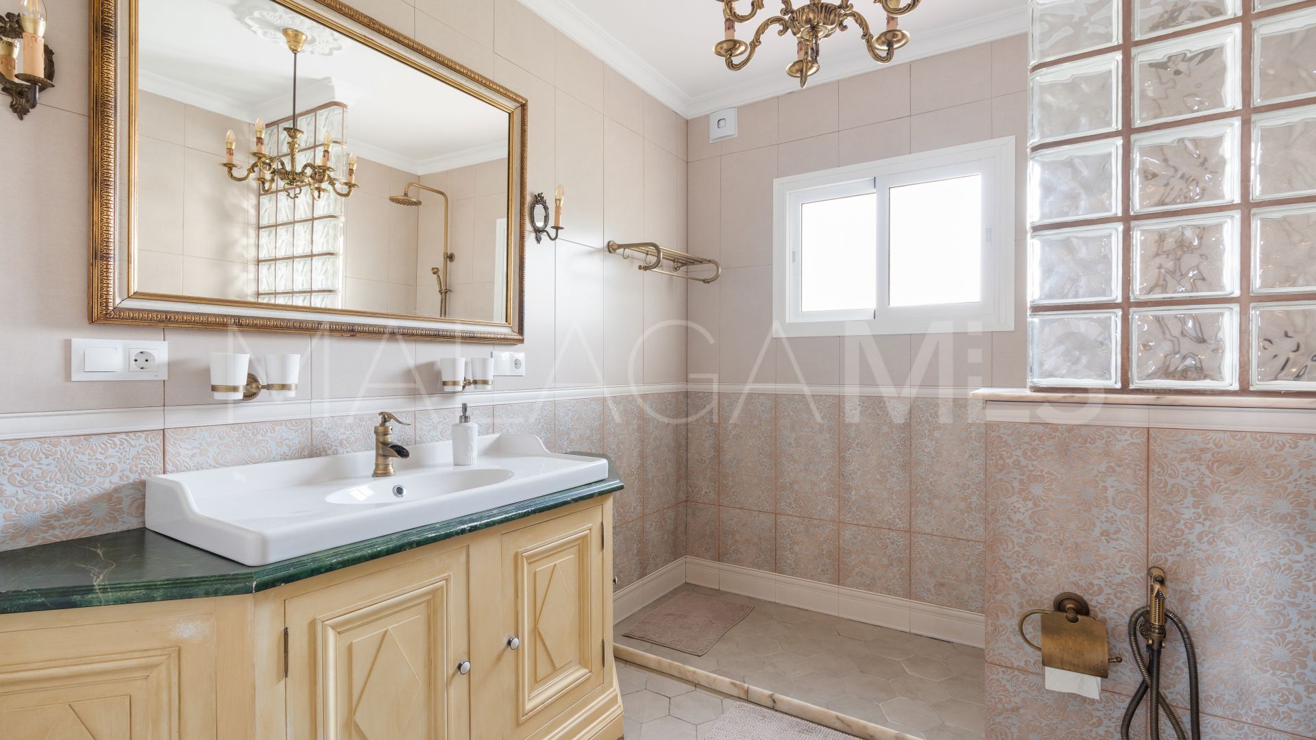 For sale villa with 6 bedrooms in Torreblanca