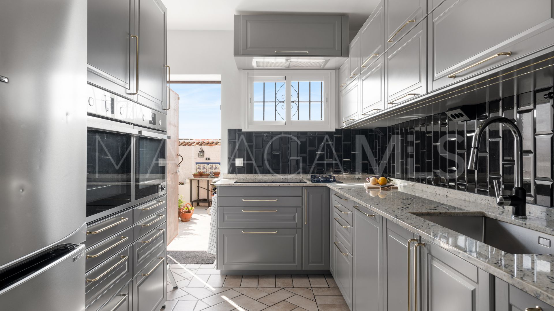 For sale villa with 6 bedrooms in Torreblanca