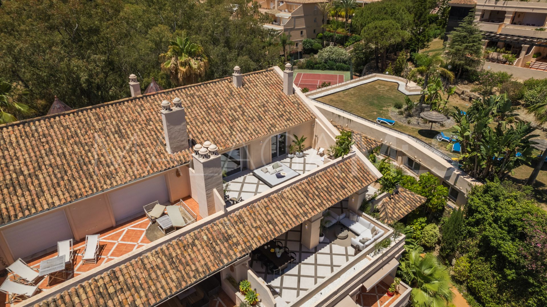 Zweistöckiges penthouse for sale in Nueva Andalucia