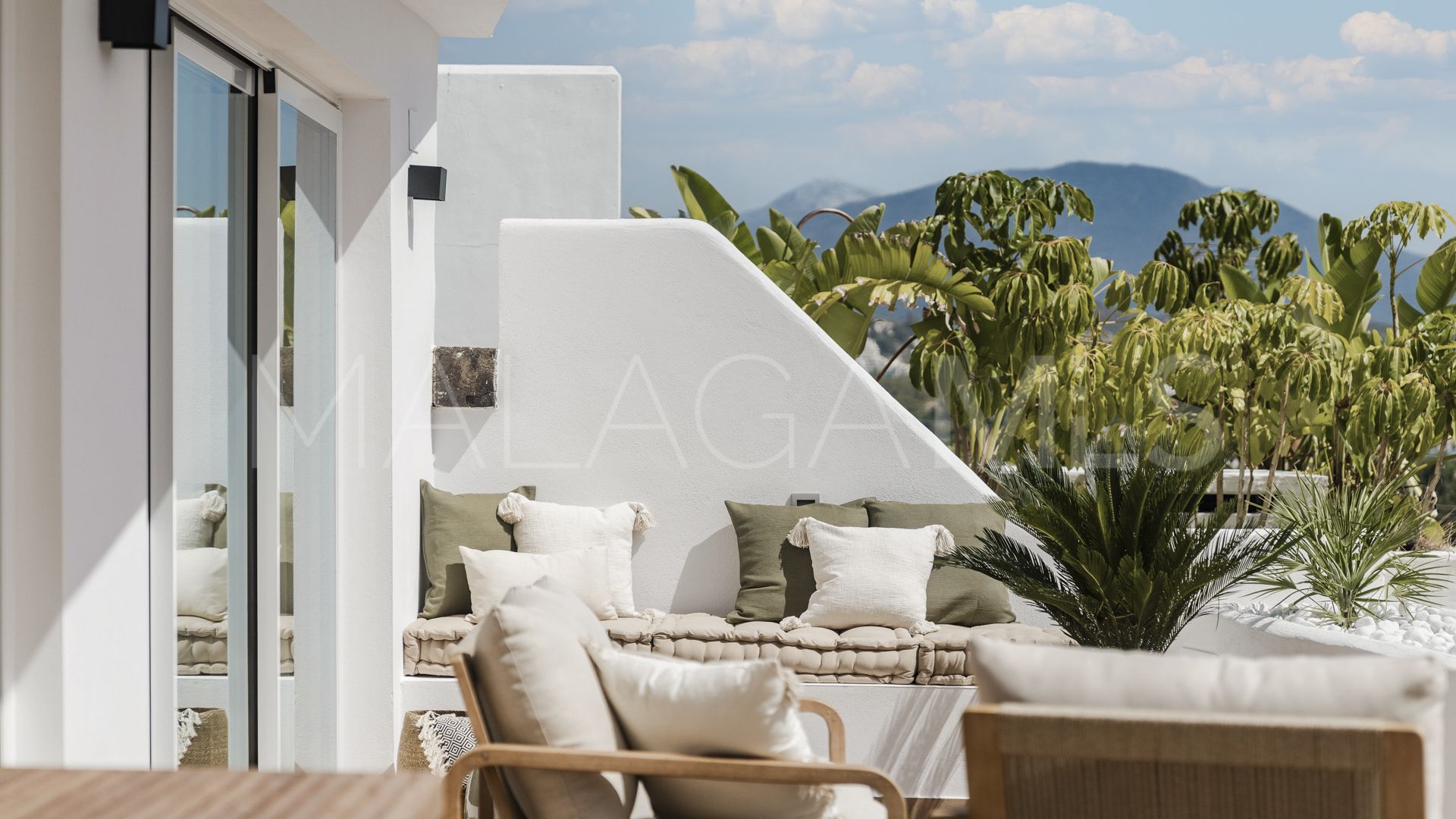 Buy apartamento de 3 bedrooms in Nueva Andalucia