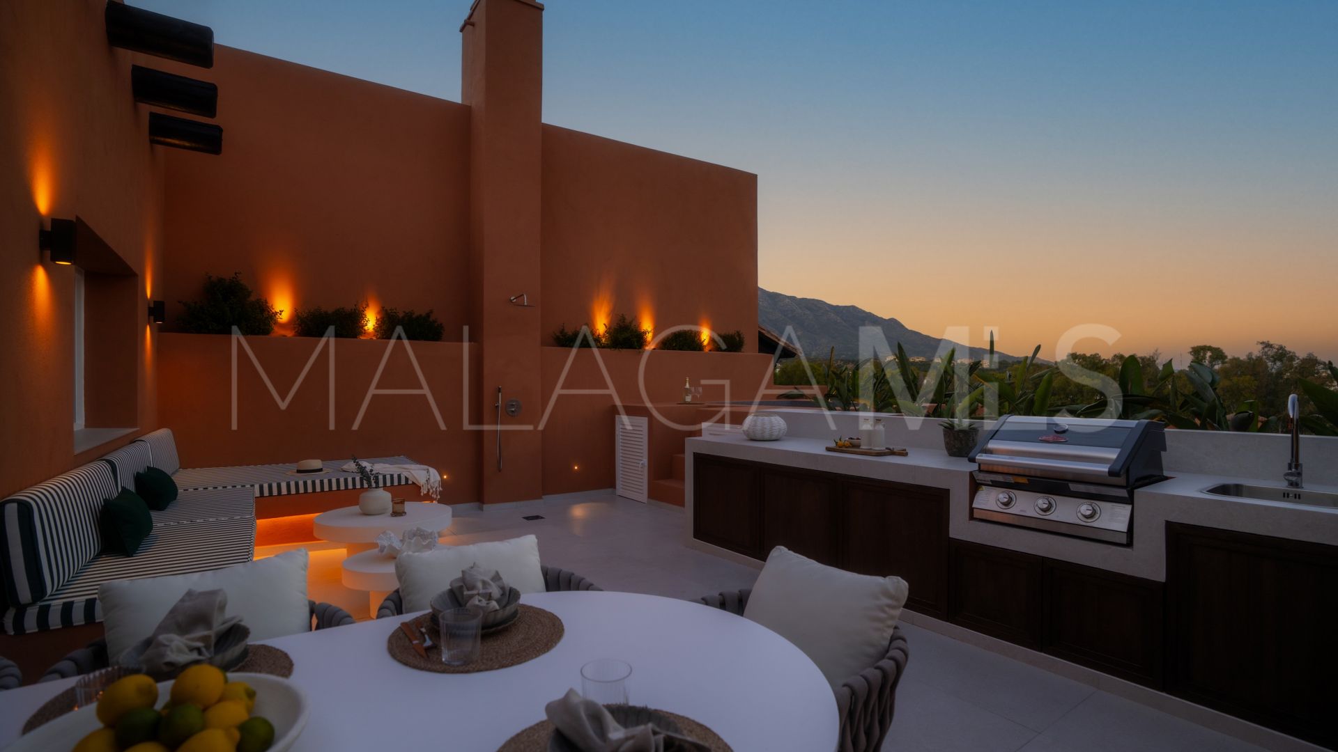 Zweistöckiges penthouse for sale in Alminar de Marbella