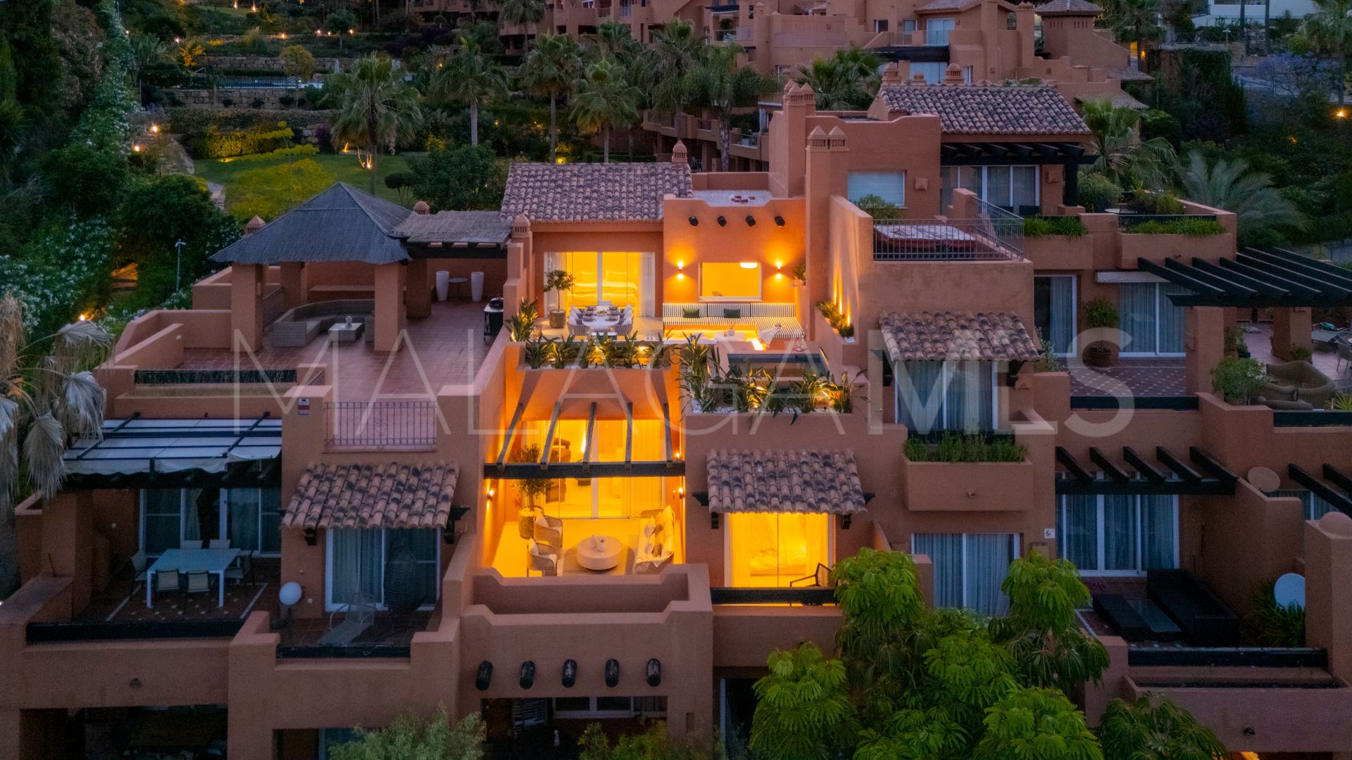 Zweistöckiges penthouse for sale in Alminar de Marbella