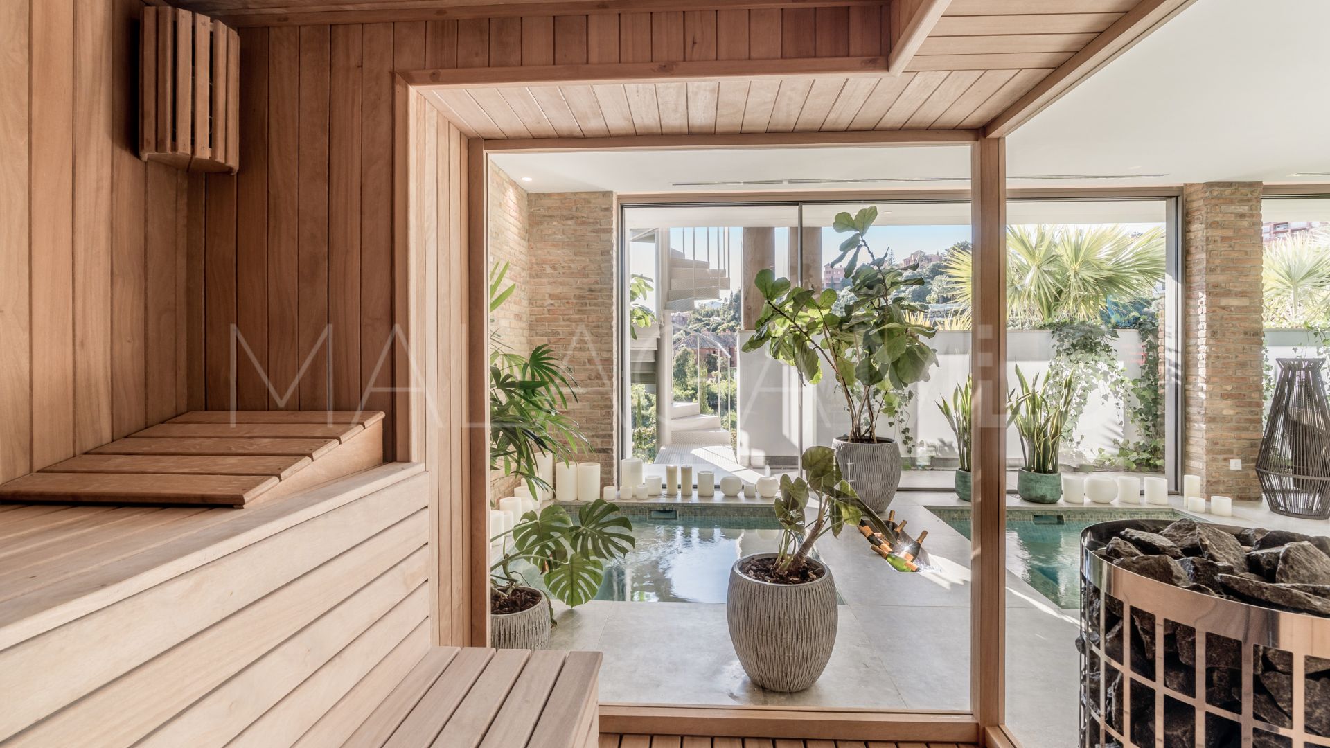 Hus i byn for sale in La Quinta Hills