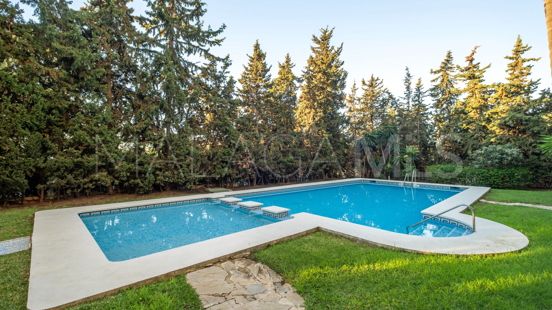 For sale 2 bedrooms apartment in Nueva Andalucia