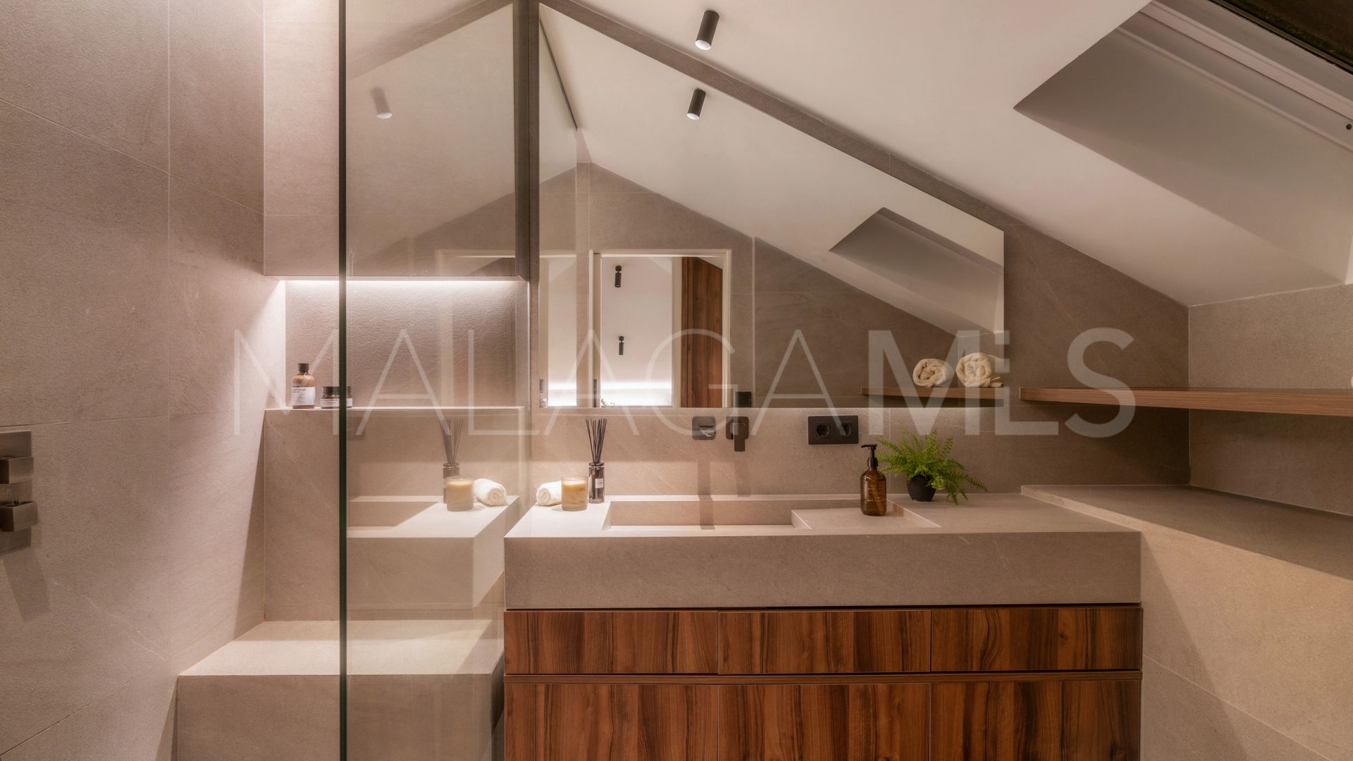 Duplex penthouse for sale in Las Lolas