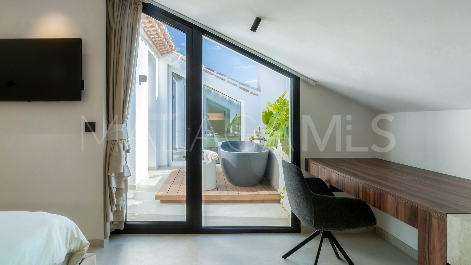 Duplex penthouse for sale in Las Lolas