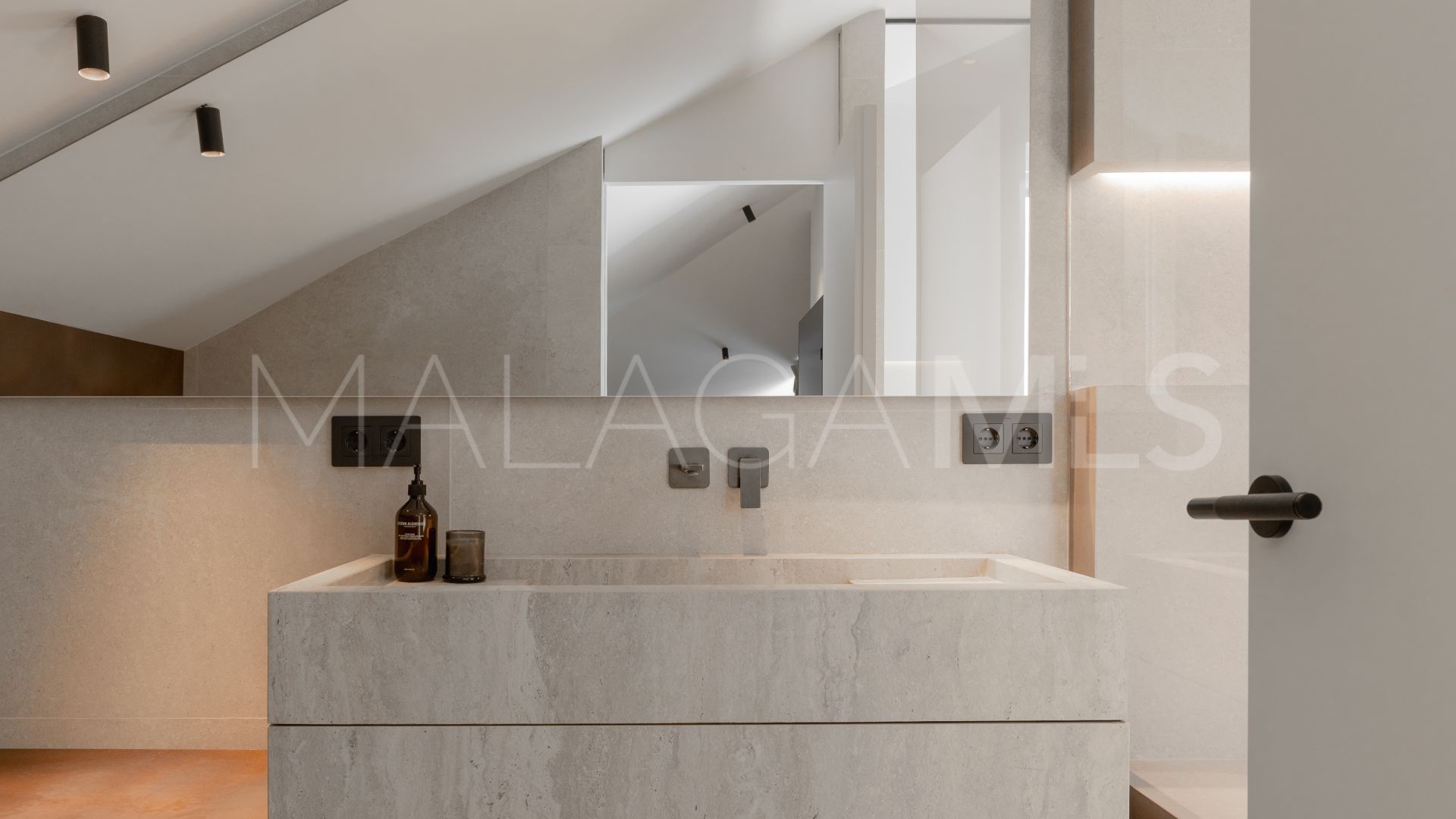 Duplex penthouse for sale in Las Lolas