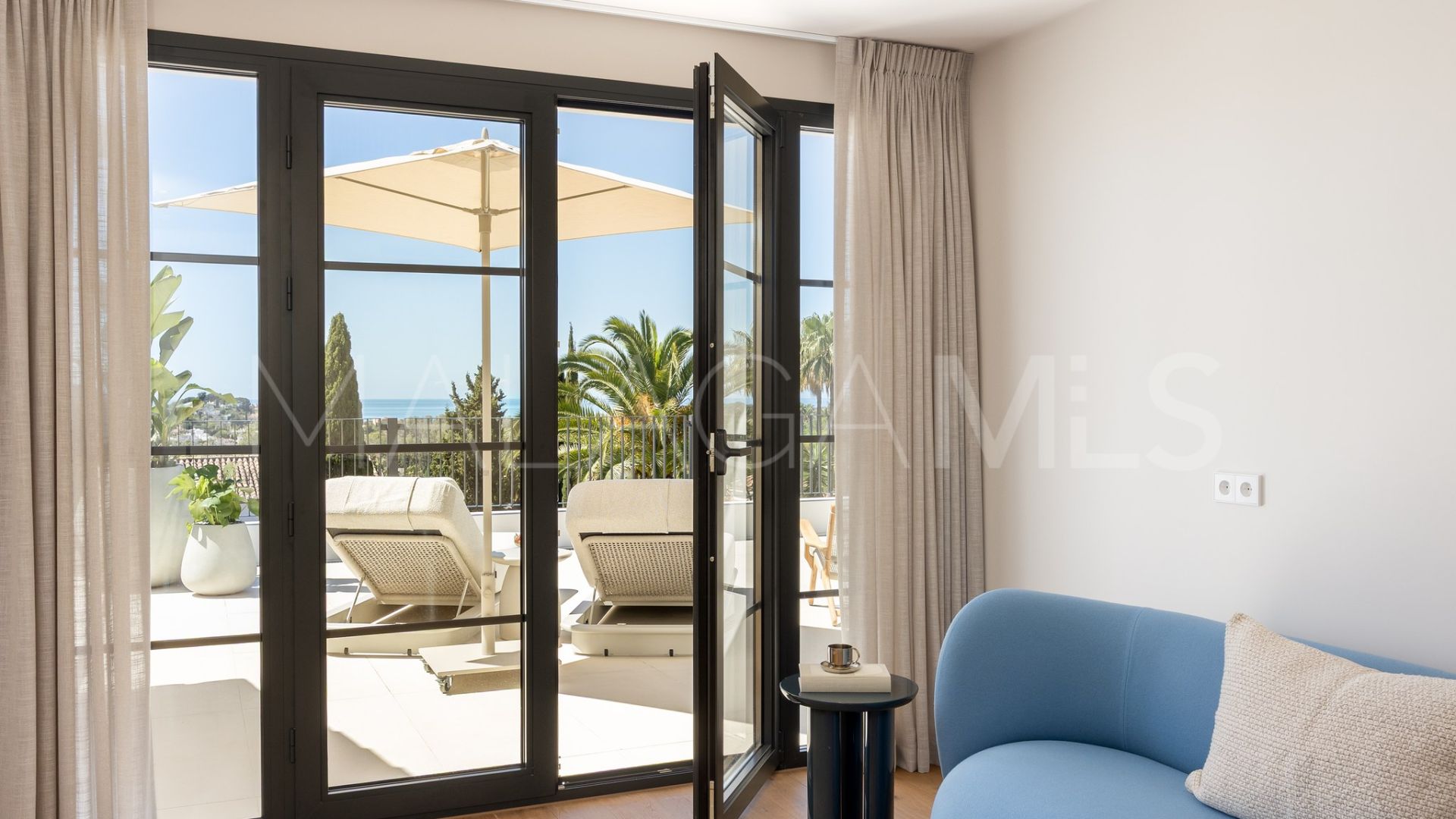 4 bedrooms villa in Altos del Paraiso for sale
