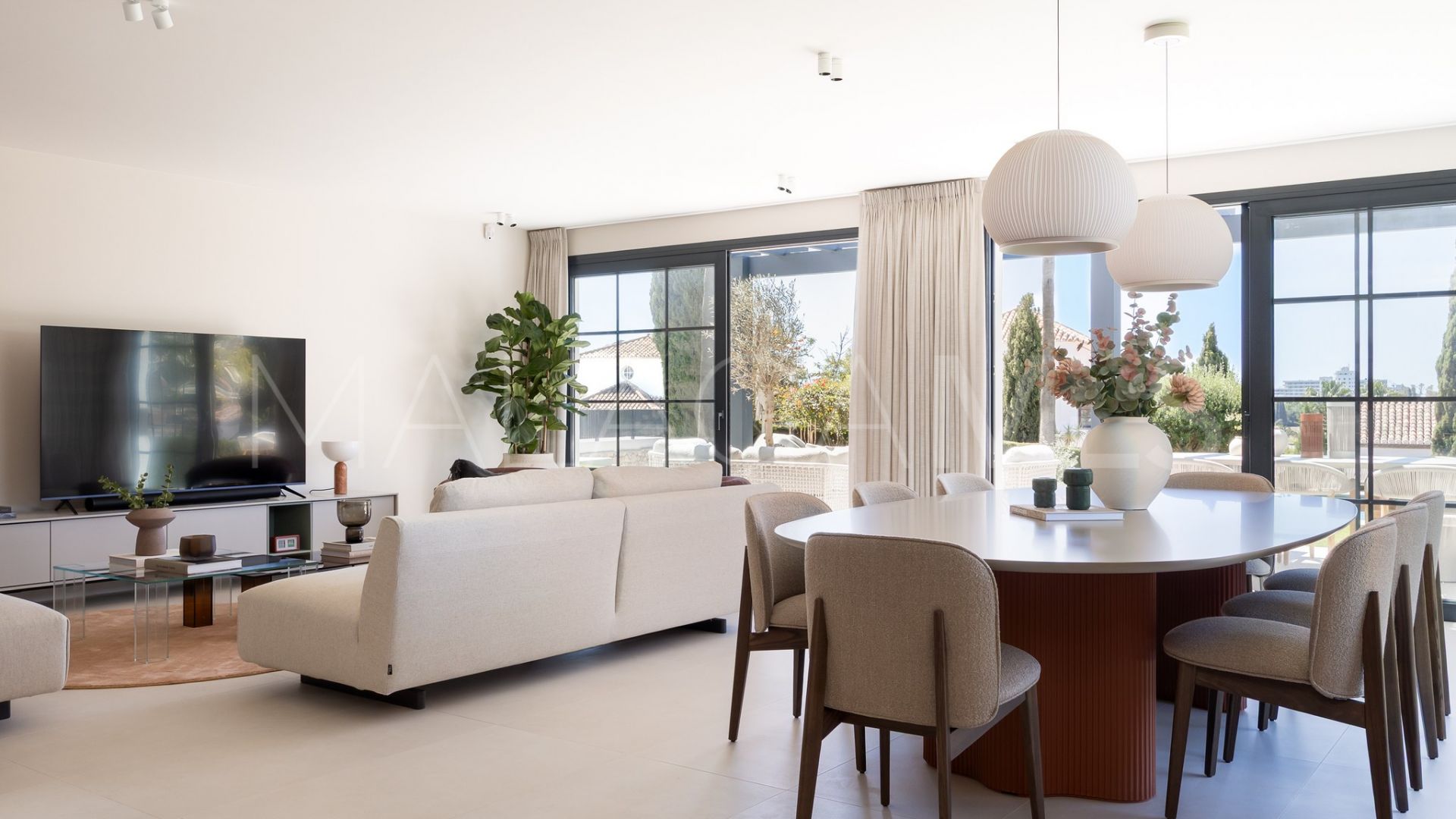 4 bedrooms villa in Altos del Paraiso for sale