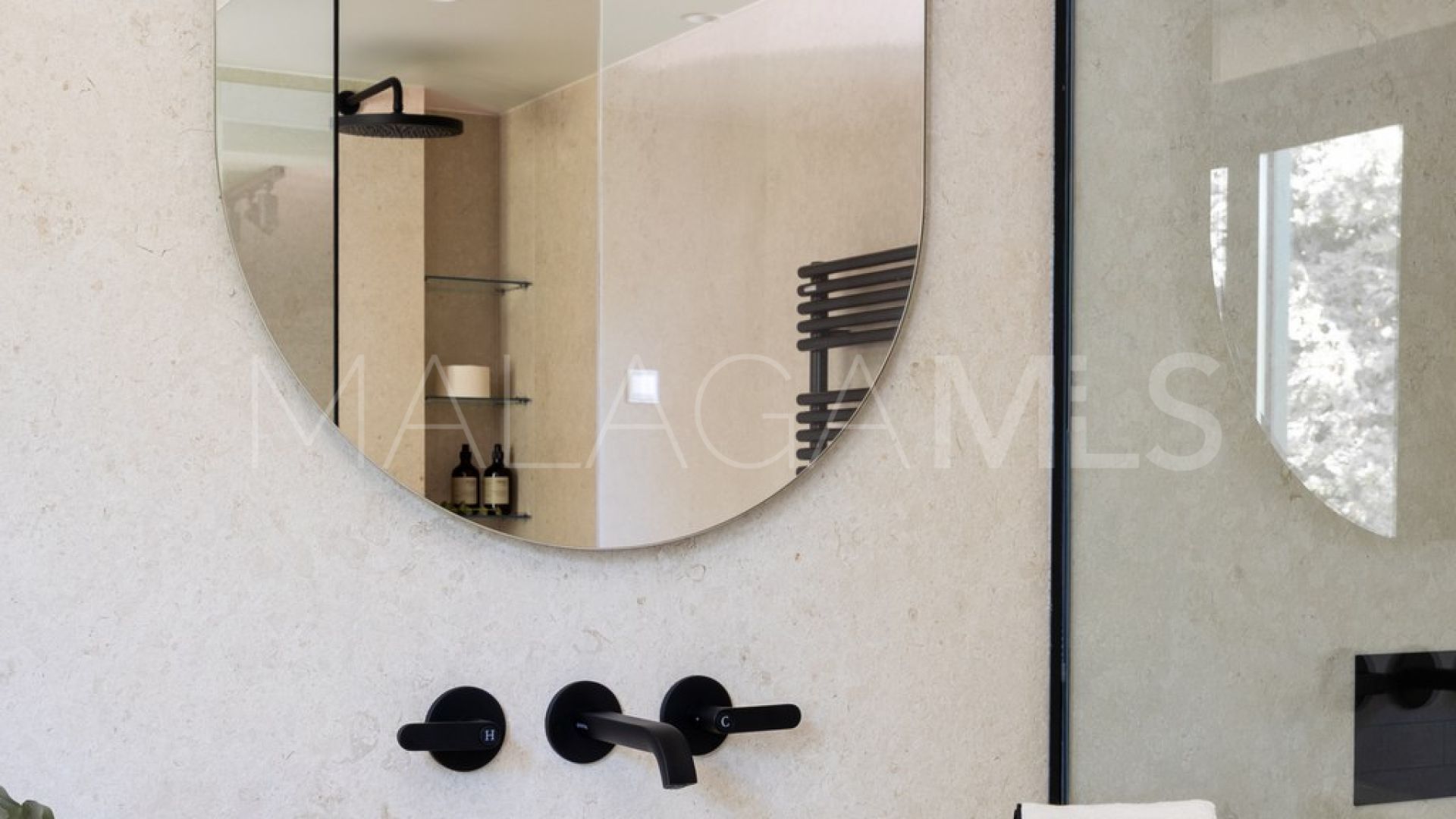 4 bedrooms villa in Altos del Paraiso for sale