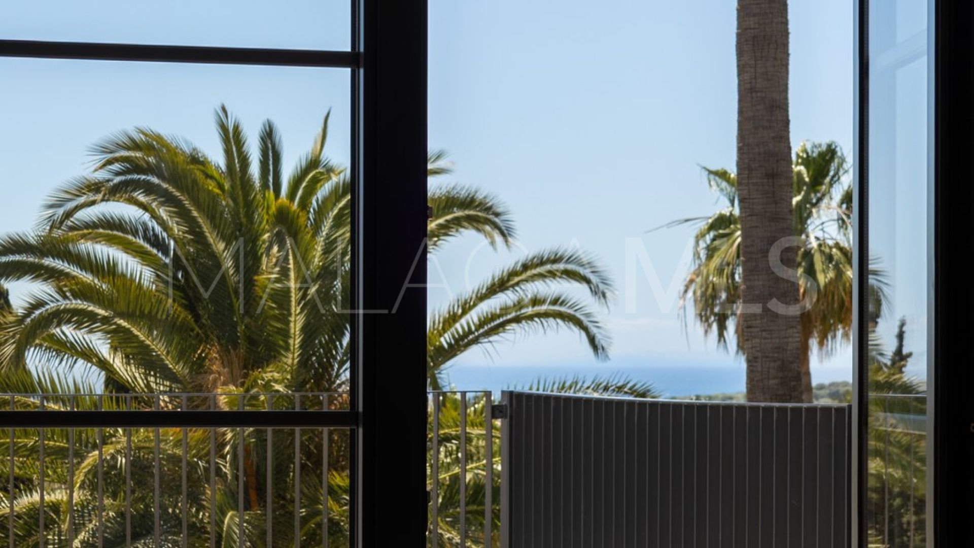 4 bedrooms villa in Altos del Paraiso for sale