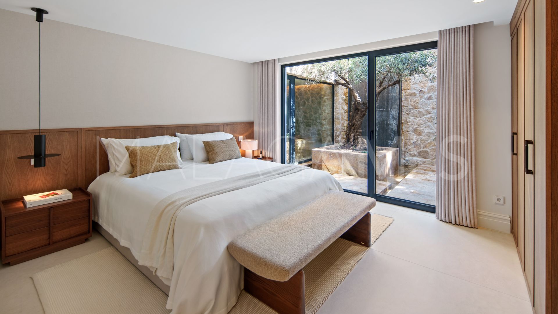 Villa for sale in Nueva Andalucia