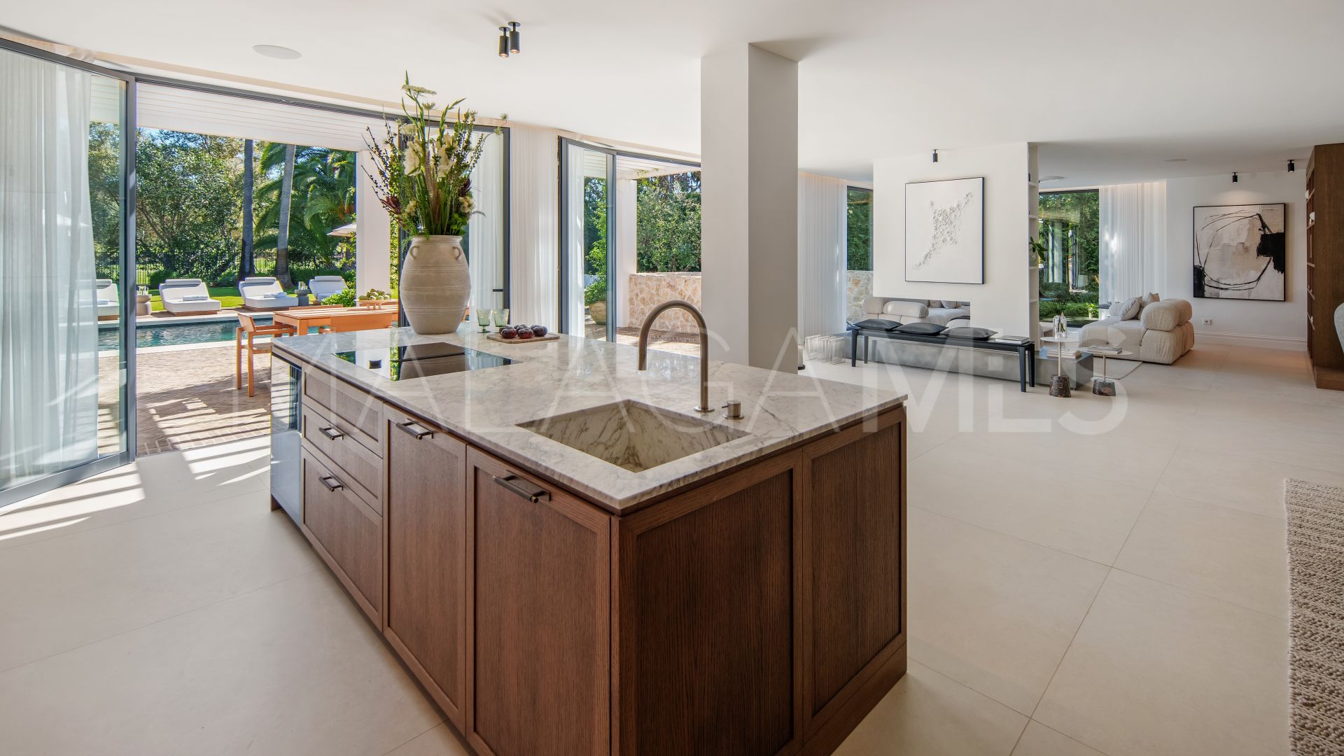 Villa for sale in Nueva Andalucia