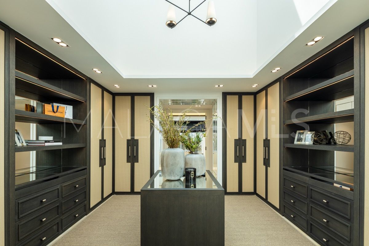 Villa for sale in Las Brisas