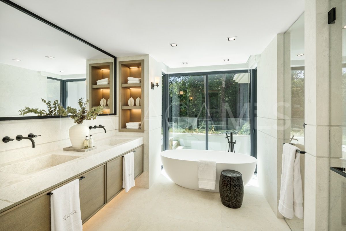 Villa for sale in Las Brisas