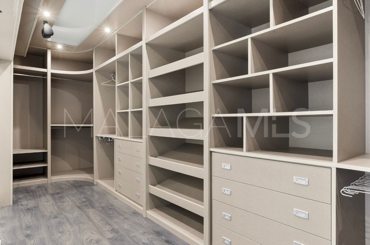 For sale villa in Elviria