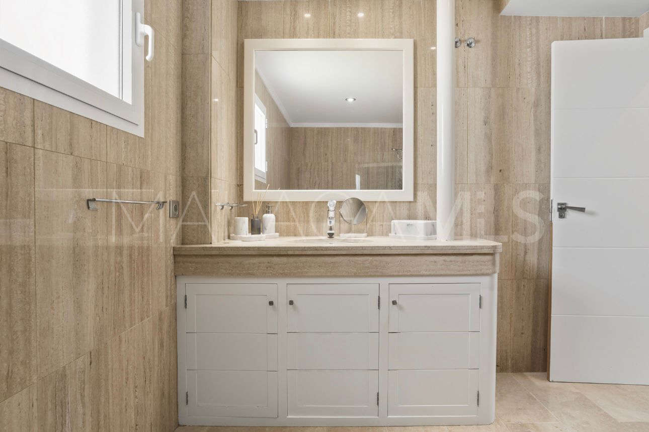 For sale villa in Elviria