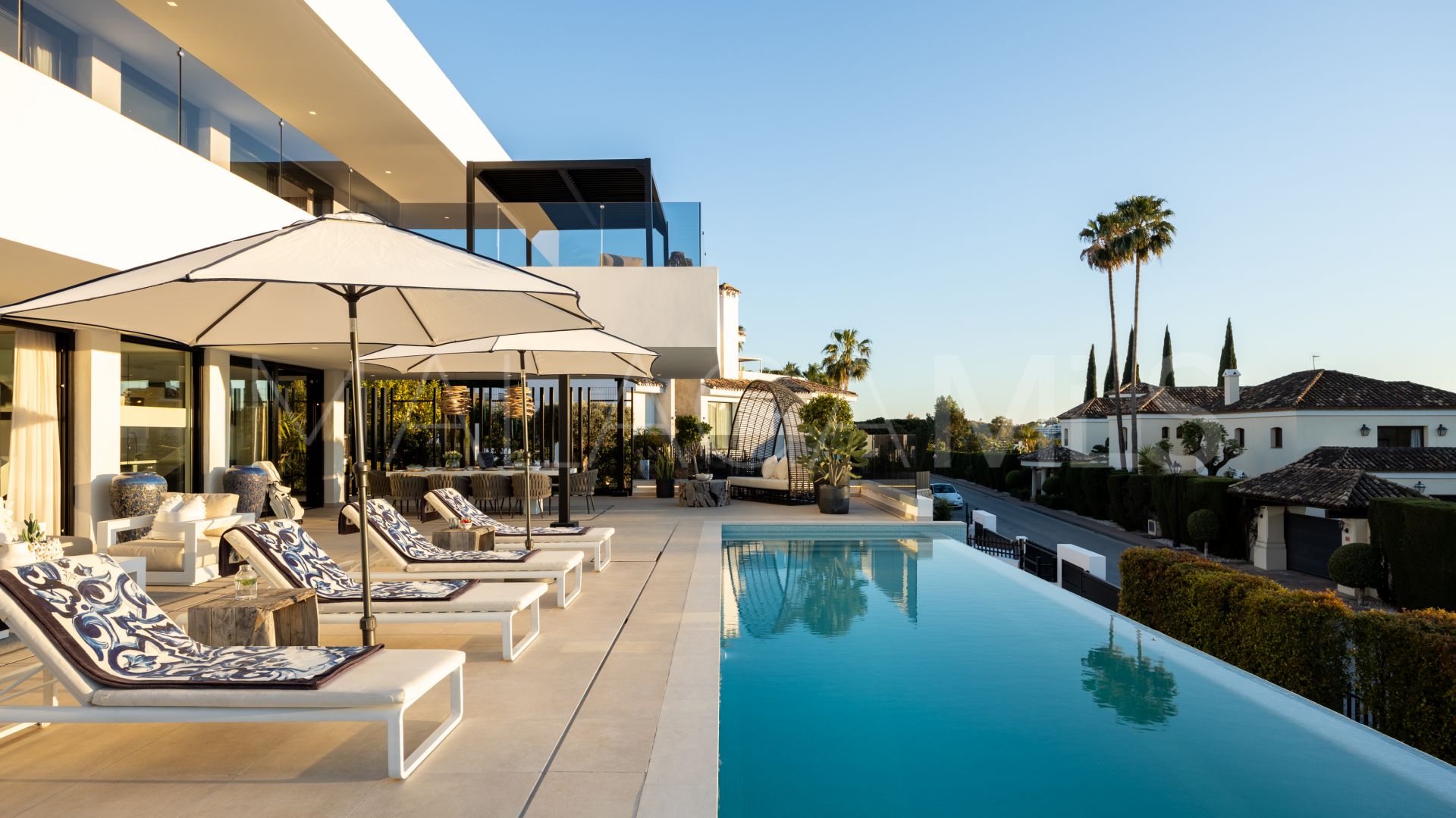 Villa for sale in Nueva Andalucia