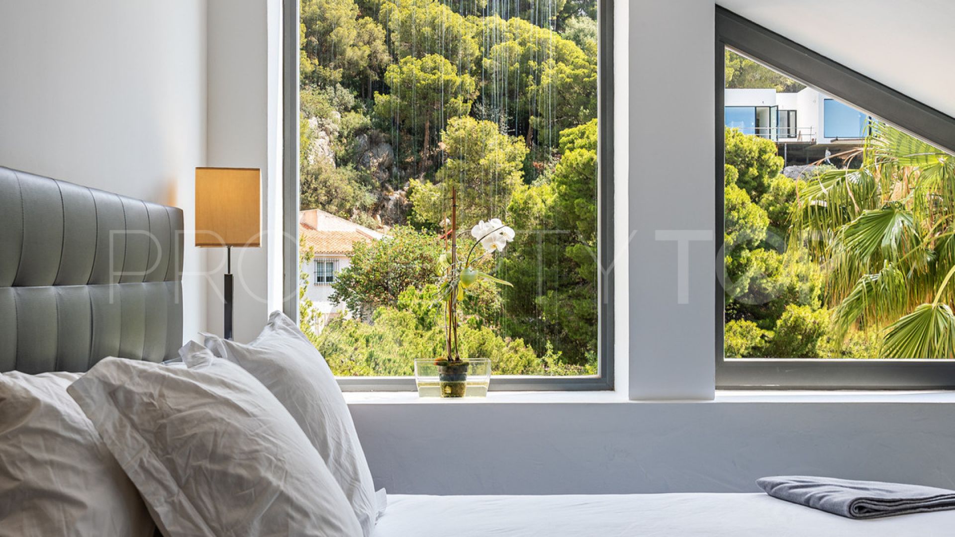 4 bedrooms Malaga - Este villa for sale