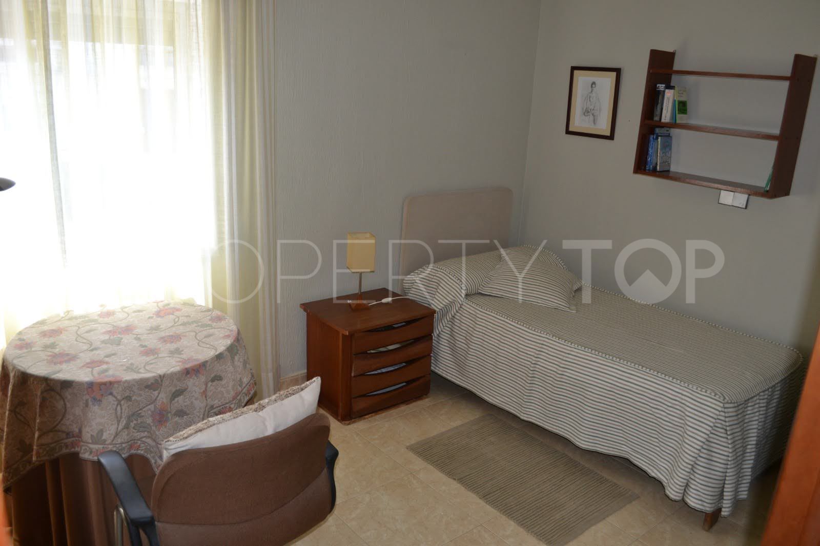 Piso con 4 dormitorios a la venta en La Malagueta - La Caleta