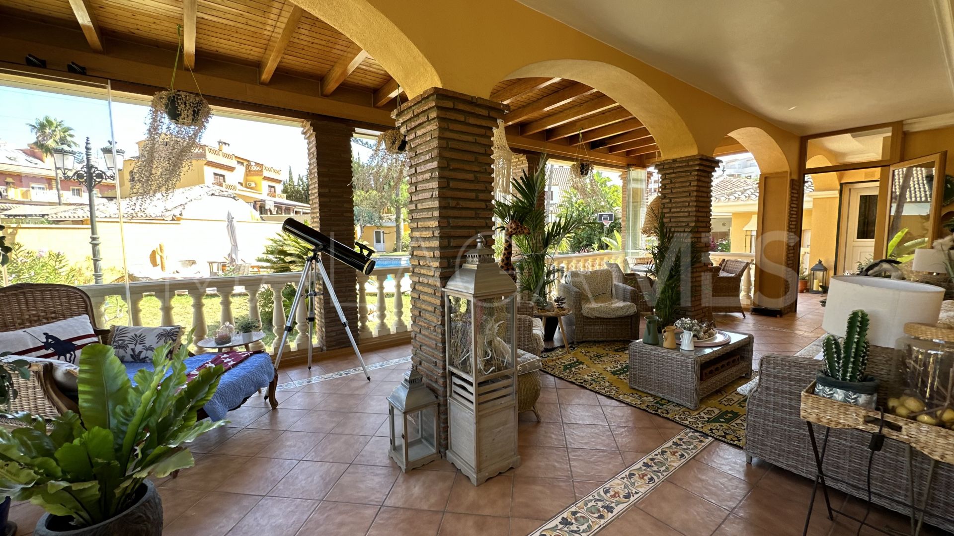 Villa for sale in Rincon de la Victoria with 5 bedrooms